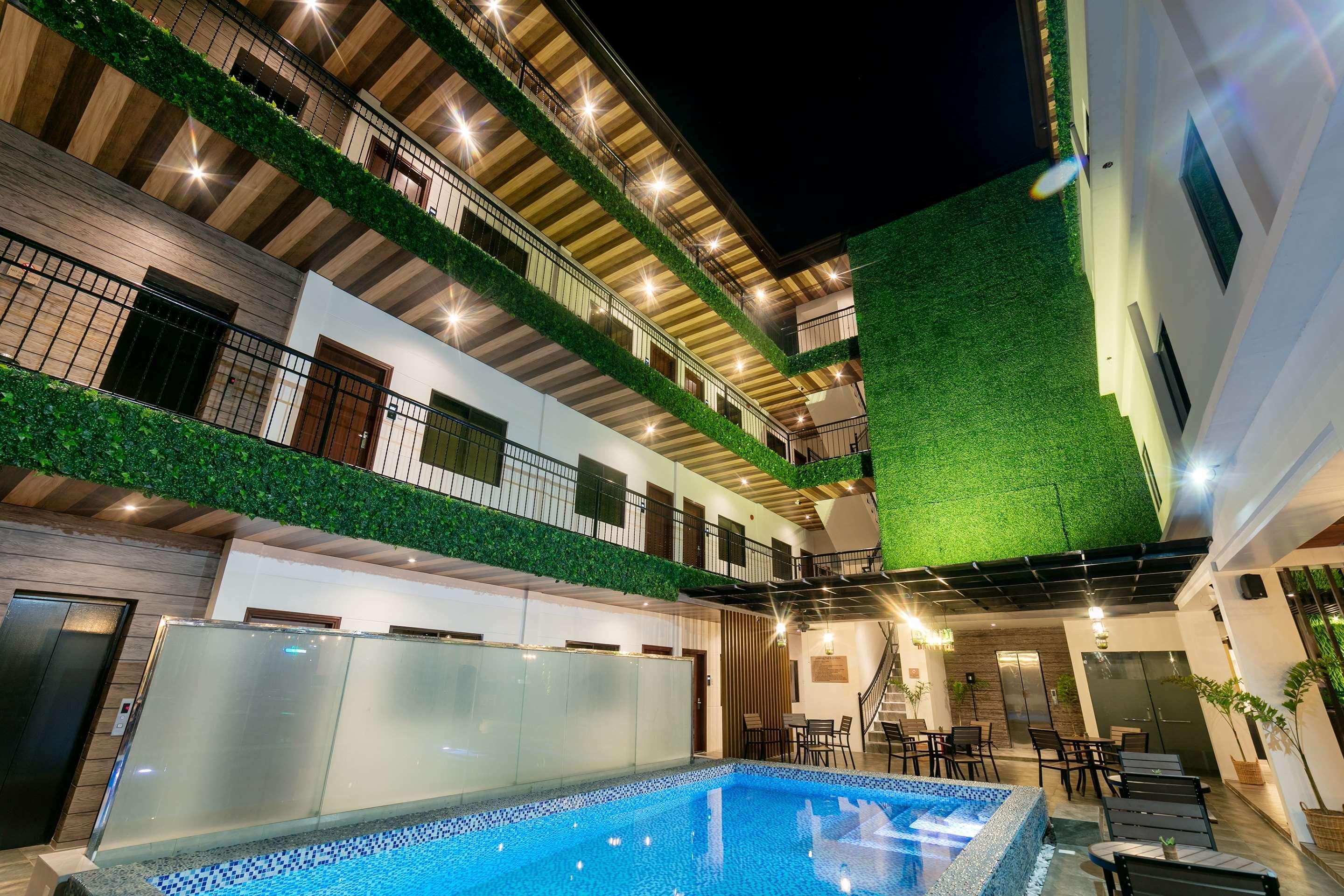 Hotel Surestay By Western Ac Luxe 4*