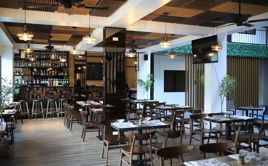 Surestay By Western Ac Luxe Hotel 4*