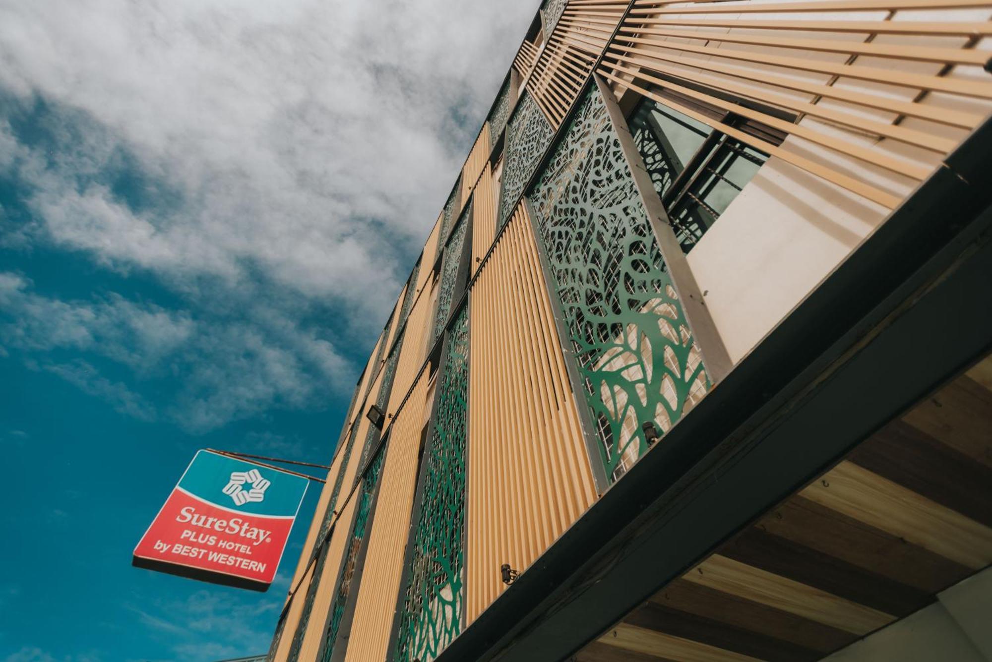Surestay By Western Ac Luxe Hotel 4*