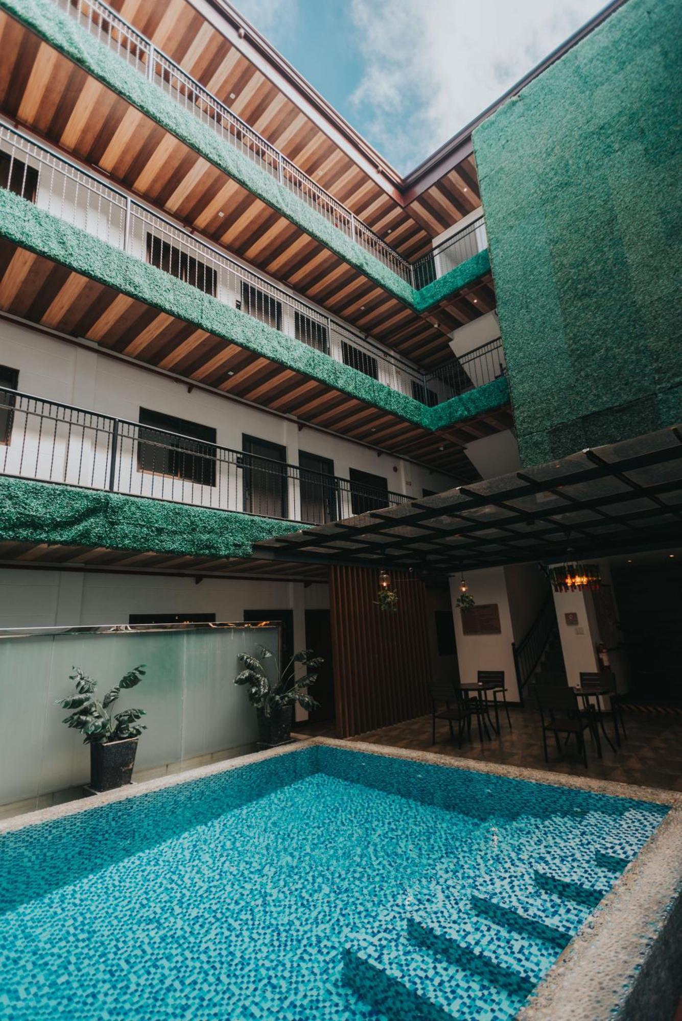 Hotel Surestay By Western Ac Luxe 4*