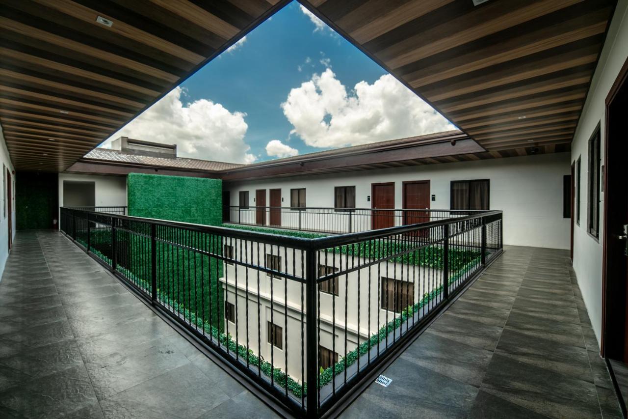 Surestay By Western Ac Luxe Hotel